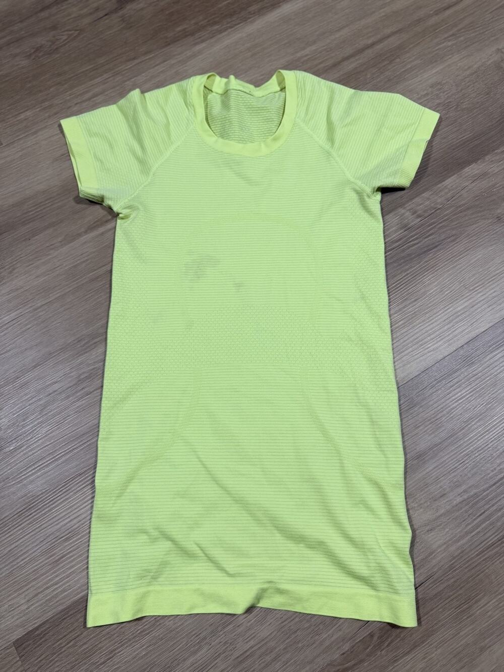 Lululemon Swiftly Tech Short Sleeve Crew Womens Size 2 Neon Yellow Seamless Top